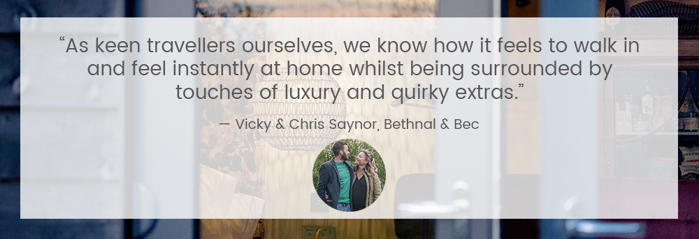 “作为热爱旅游的人，我们知道一走进酒店就有家的感觉，同时被奢华和古怪的装饰所包围。”——维姬和克里斯·塞诺，Bethnal & Bec