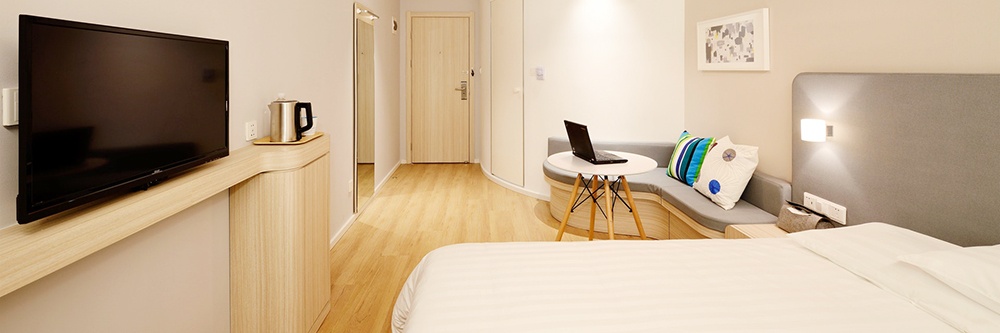 clean-hotel-room-design-GuestRevu